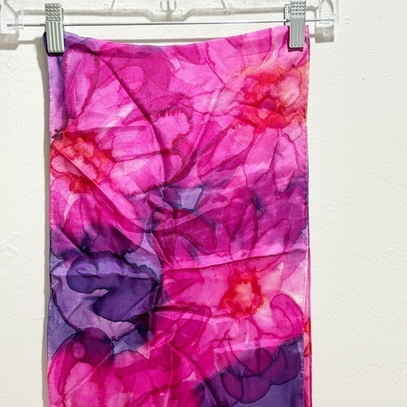 IZABELA SAUER Signed Hand Painted Silk Scarf Hand Rolled Purple Pink 22” X 60” - Picture 5 of 6